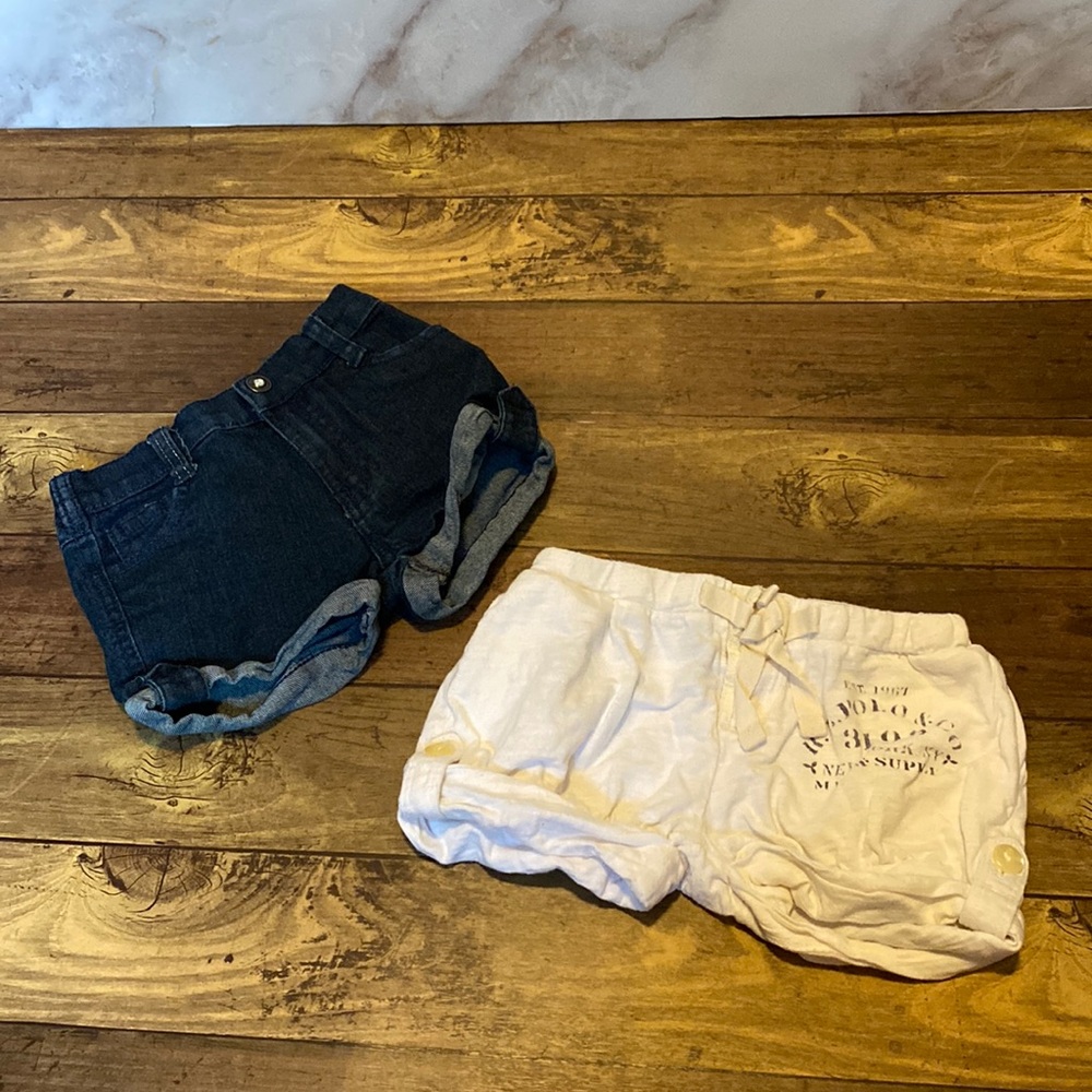 LOT: 2 Pairs of girls Ralph Lauren polo shorts, denim shorts and comfy joggers.